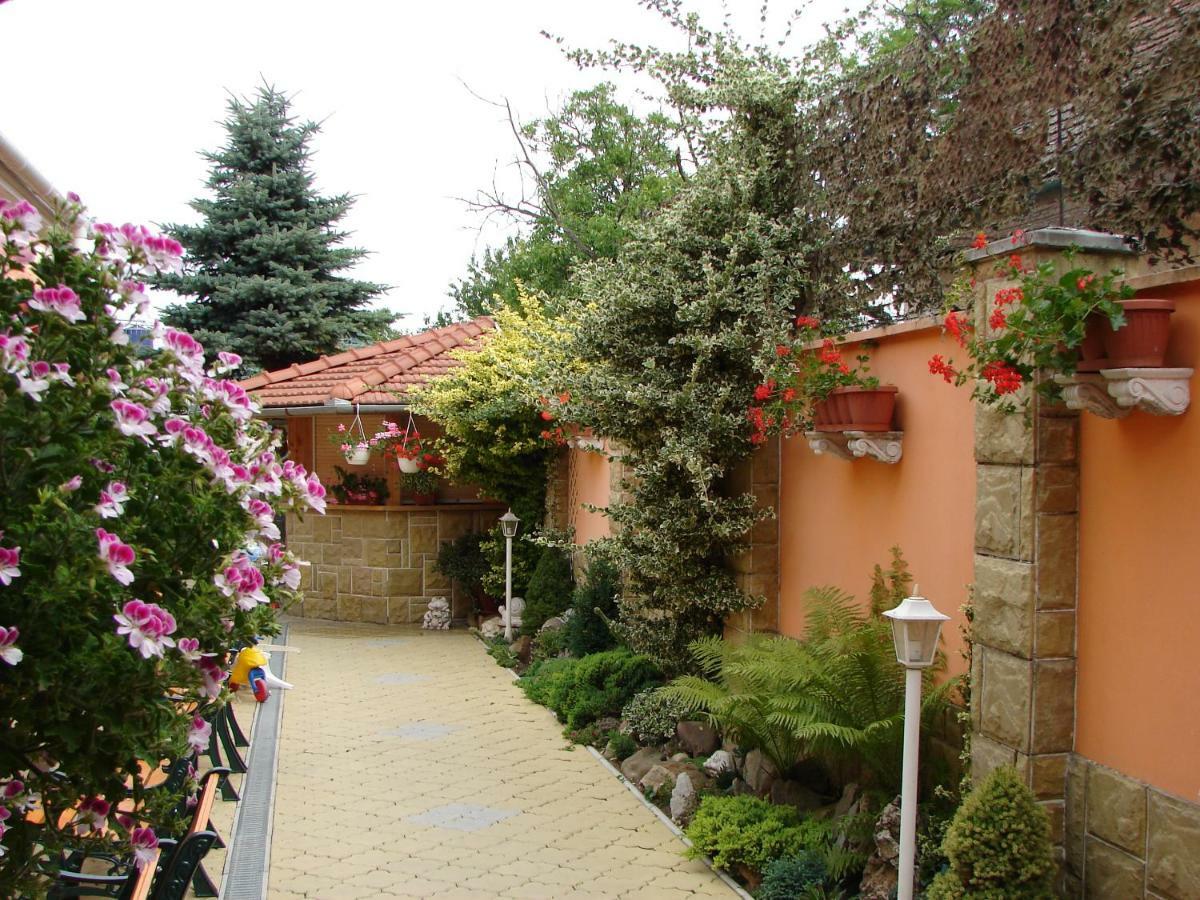 Penzion Kormos Sturovo Exterior photo